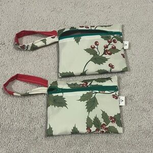 Holiday Floral Print Wristlet Pouch Set - Green and Red